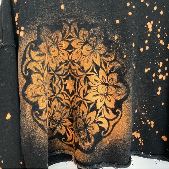 Alala Cropped Sweatshirt Womens Size Small Pullover Mandala Stencil Black Orange - Picture 4 of 12